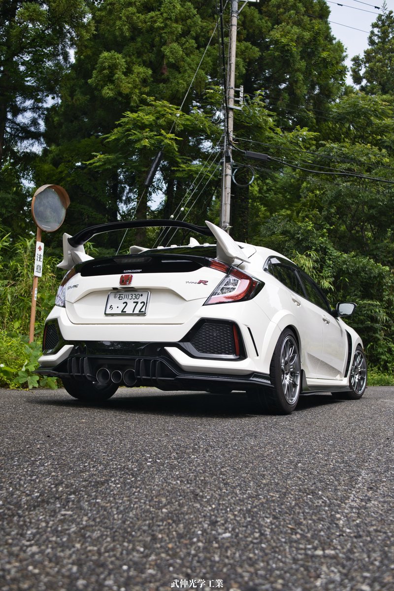 Mikanrs200's tweet photo. 【Lip Splitter】
FLOW DESIGNS
①front lip splitter＋front extensions
②side skirt splitters
③rear spats＋Flow-Lock Rear Diffuser

 #Honda #CIVIC #CIVICTyprR #FK8
#FLOWDESIGNS

Made in Australia https://t.co/PeknyepaJk