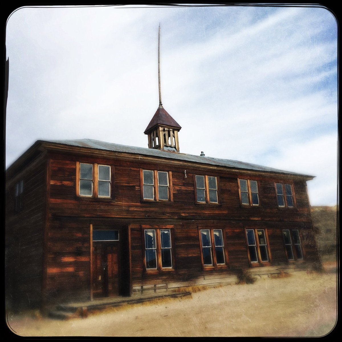 GhostGirl_GGP's tweet photo. Feels soooo freaking good to be back out investigating! I’m definitely in my happy place with my para-peeps! Have many adventures lined up this year. A bit rusty but I’ll get my groove back! 😉 #ghost #paranormal #ghosthunter https://t.co/KdXjf5egsS