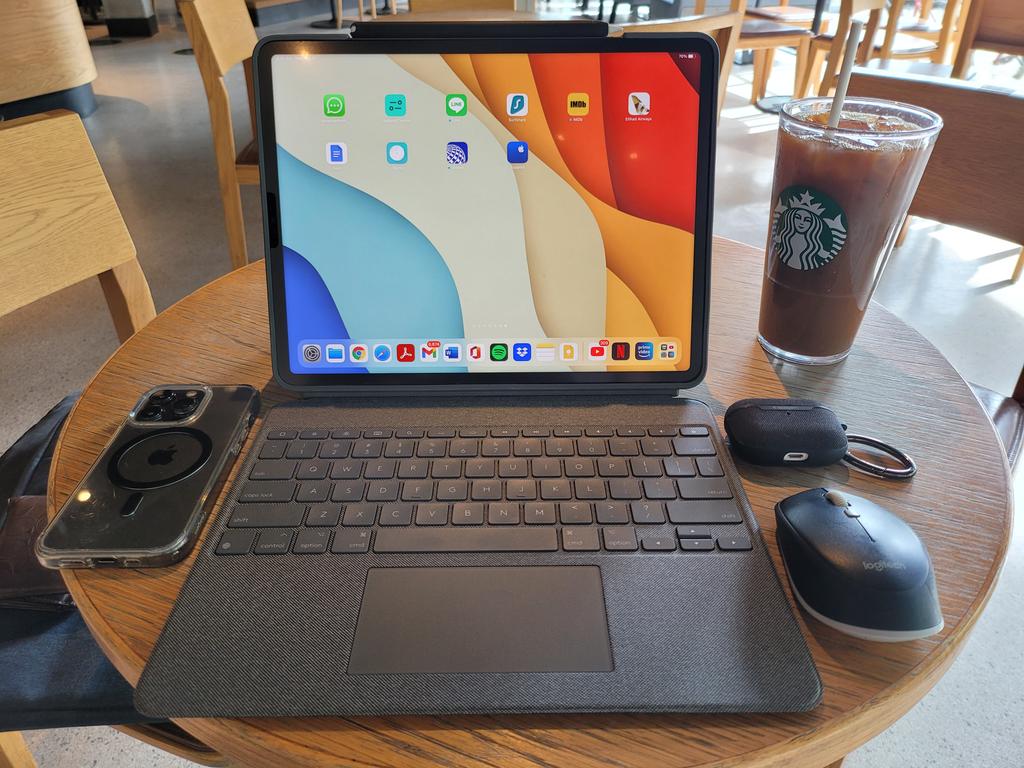 dan_MD's tweet photo. Sheep. 🐑 iPad Pro 12.9 M1 partnered with Logitech Combo Touch keyboard. This is a tad better than Apple's own magic keyboard because of 2 main things: fully protected tablet casing with stand, detachable keyboard.
#appleipadpro #logitechcombotouch https://t.co/HrjU9k4PJ0