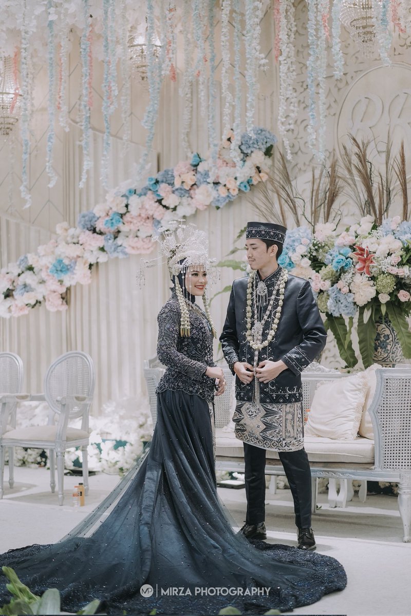 rmndsm's tweet photo. @selphieusagi Foto terakhir kaya lagi dicontek pas UN🙈 https://t.co/xNAU3hyBzr