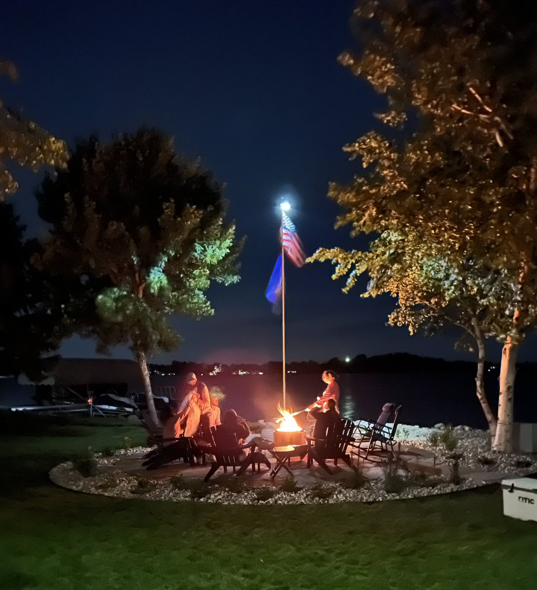 david_ricks's tweet photo. Nothing better than summertime s’mores at the lake!  Enjoying everyday and night. https://t.co/fg2MDXFOPT