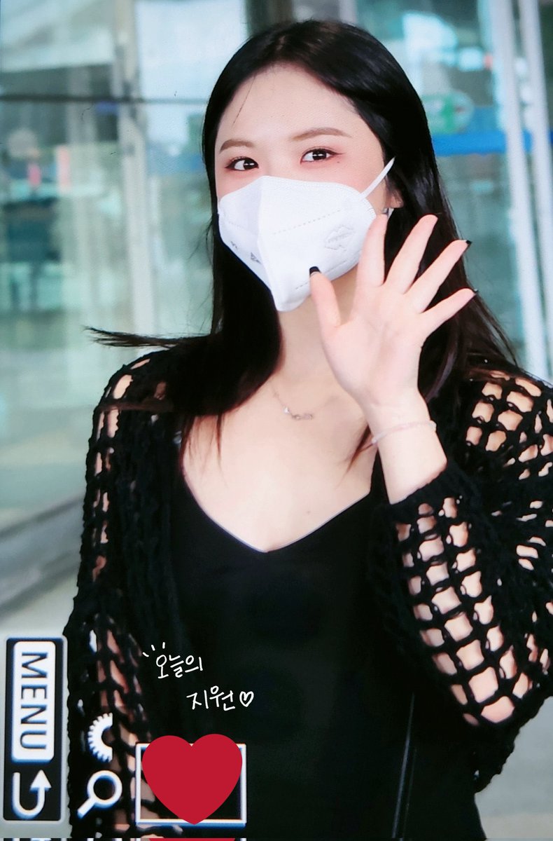 PortaIEU's tweet photo. [📸] 14.08.22 - Preview da E:U chegando na Coréia do Sul. 

cr. puddingom0519
#이유 #EU
#EVERGLOW #에버글로우 
@EVERGLOW_twt https://t.co/KRe8dX32kg