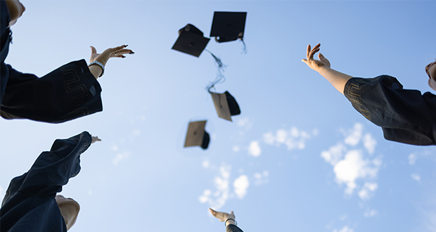 CampusReview's tweet image. Not as good as the real thing – virtual versus real time graduations: opinion campusreview.com.au/2022/08/not-as… #Graduation #OnlineGraduation