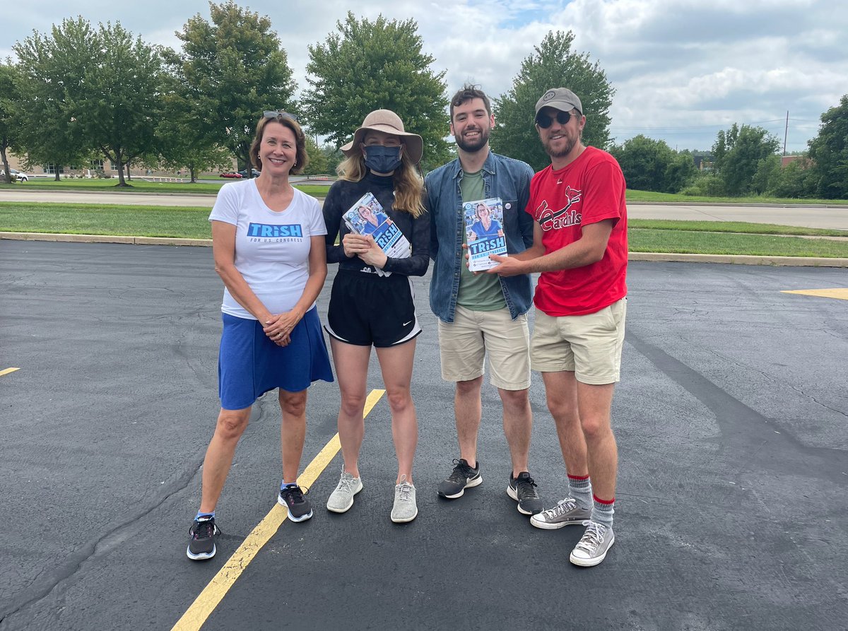 STLYoungDems's tweet photo. Three of the @STLYoungDems stopped by @TrishForMO's canvass today in O'Fallon!

Next we'll be canvassing on Wednesday 4-7 for @MccawTonya, meeting at Barrett Brothers Park, so join us then.

Can't make it? We'll be canvassing for Tonya Saturday 10-2 as well! https://t.co/GDs8rfDWEA