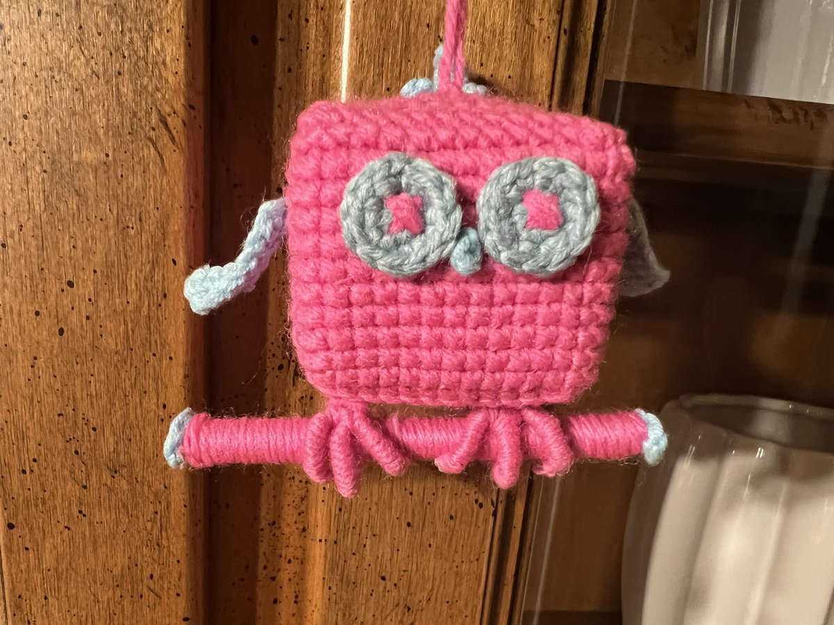 Cardano_babe's tweet photo. Itβs getting serious, I think Iβd better make a crochet version BlockOwal babe @BlockOwls, how do you like it? πππ #Blockowl #Fanarts #Cardano #CNFTs https://t.co/vb7UBsYIYU