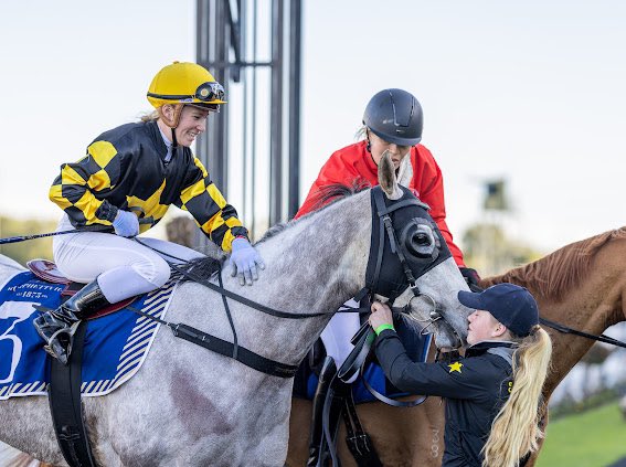 GrandSyndicates's tweet photo. A great moment captured by The Rising Sun Photography post race on Saturday. #LoveTheHorse #TeamGrand⭐️ https://t.co/PHrfLhMHiz