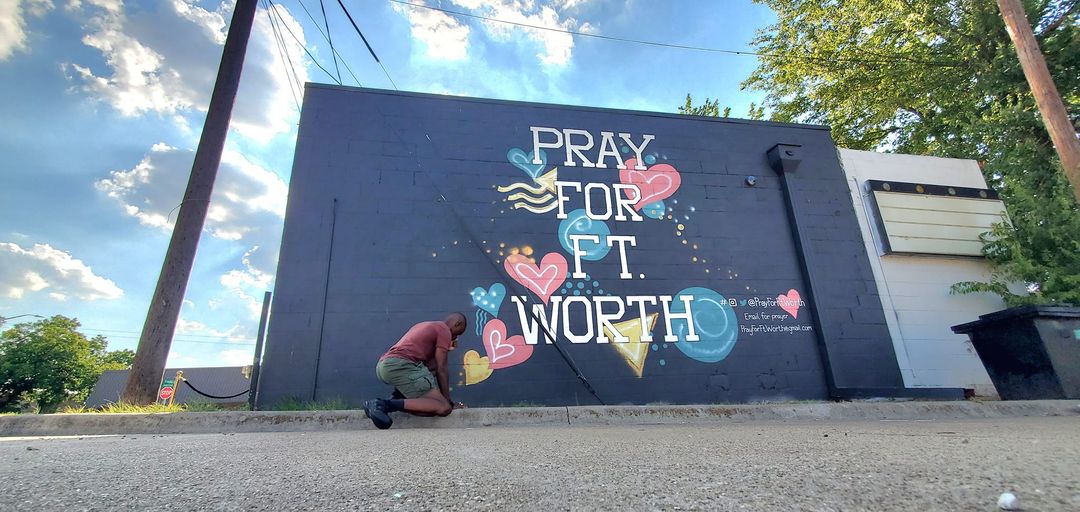 ThomasDBradley's tweet photo. Had the favor of visiting the @prayforftworth
 near downtown Fort Worth Texas. I took a knee and bowed down to pray for me, my future wife, my family, the city, the DFW, and the ATL. Jesus blesses the muralist who you anointed to display this message. #PrayForFortWorthTx https://t.co/aDPgicjn18