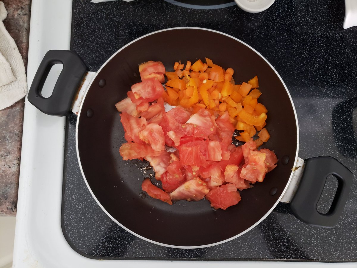 TheSquareEnix's tweet photo. Cocinando tofu revueltico con pan de pasas y un poquito de aguacate. De chimba esta sabrosura! π±
#ScrambledTofu #TofuRevuelto #LessCruelty #LessEnvironmentalDamage https://t.co/B6nm0h0dRD