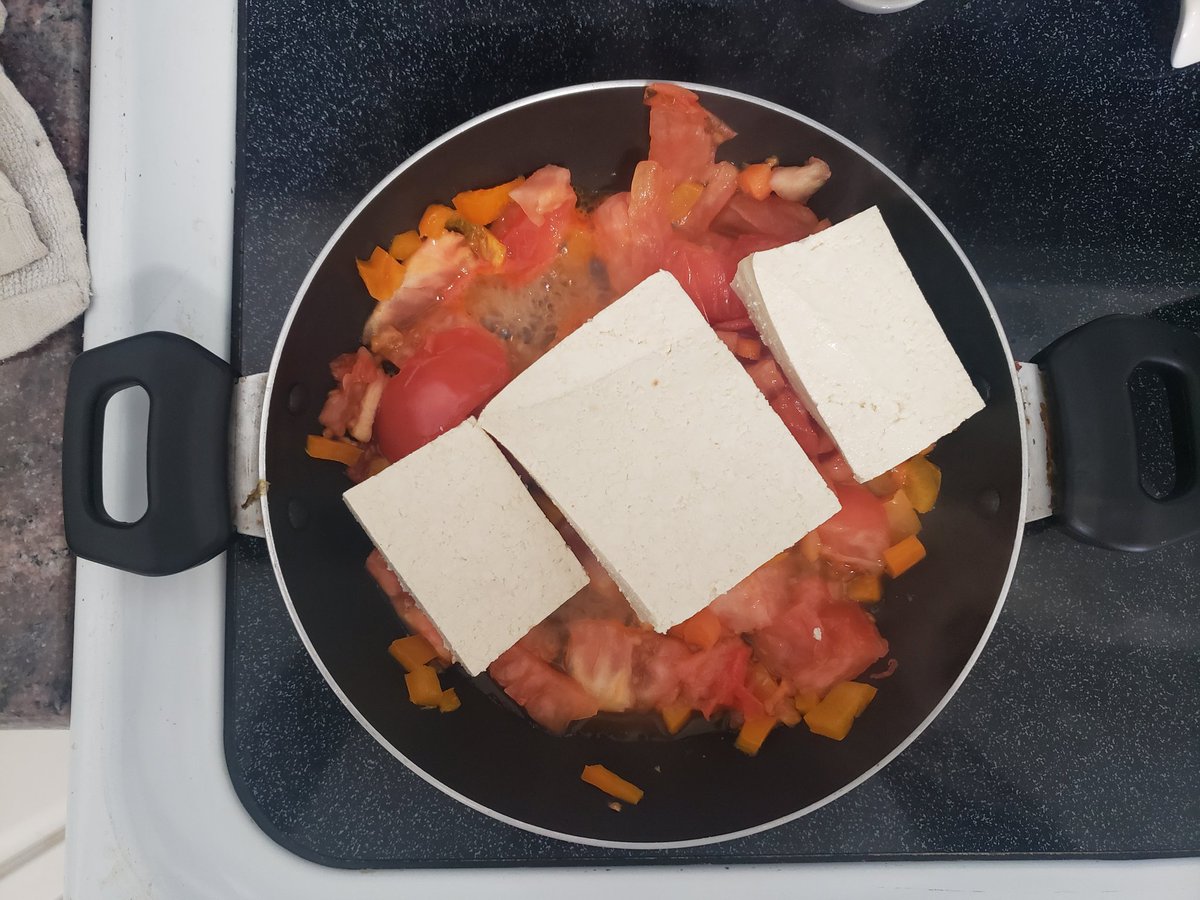 TheSquareEnix's tweet photo. Cocinando tofu revueltico con pan de pasas y un poquito de aguacate. De chimba esta sabrosura! π±
#ScrambledTofu #TofuRevuelto #LessCruelty #LessEnvironmentalDamage https://t.co/B6nm0h0dRD