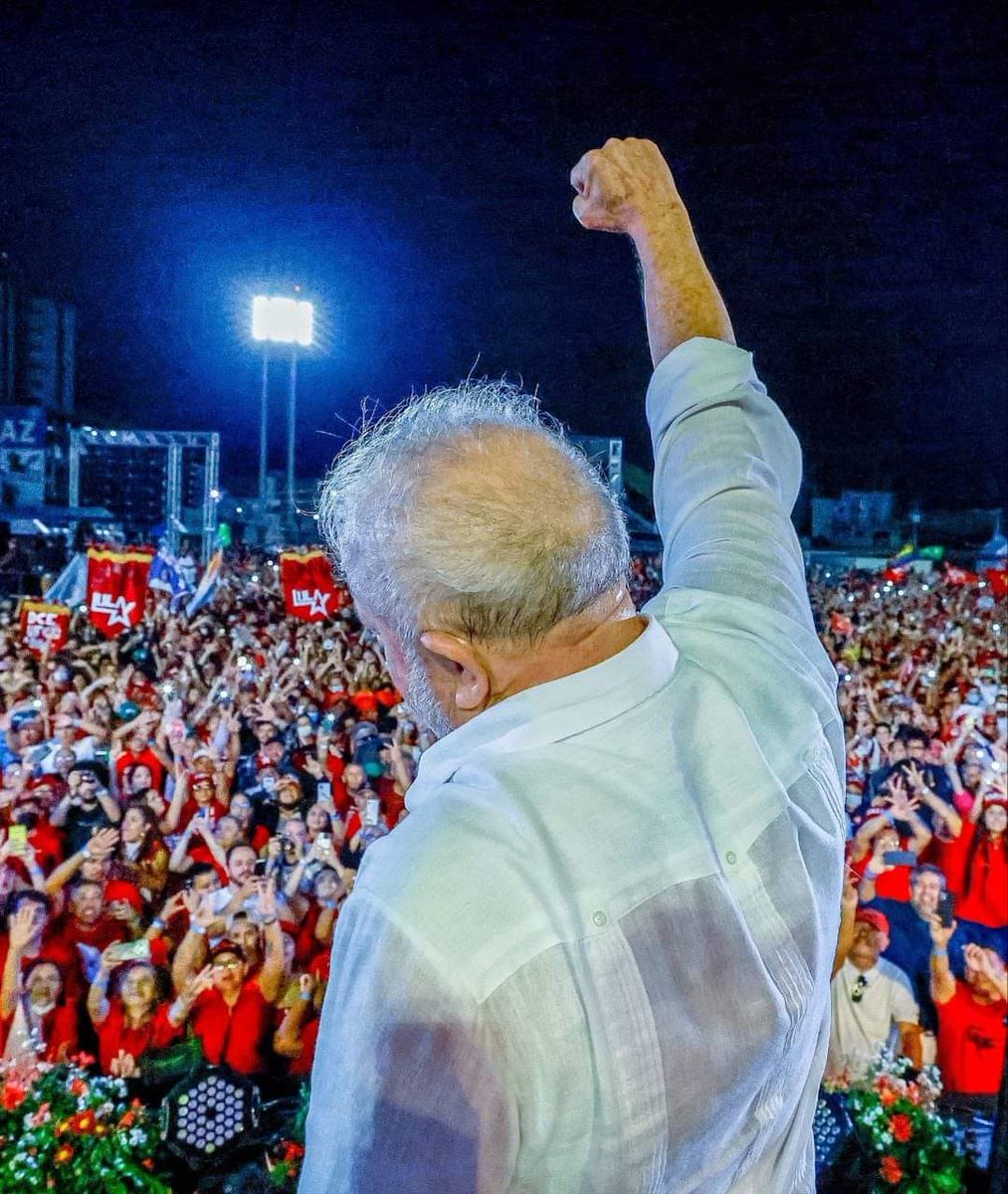 Uma das mais belas imagens de Lula . ✊🏾🚩 #LULADay