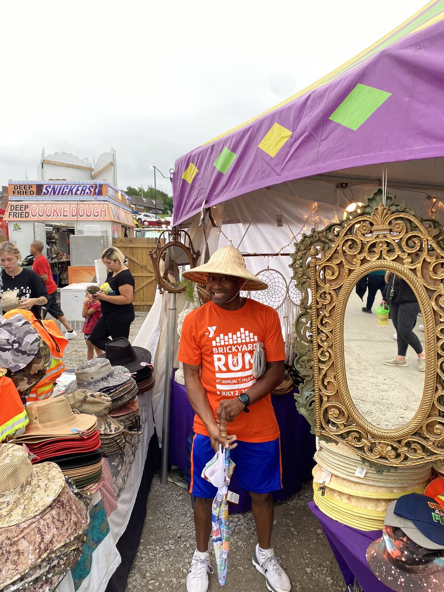 SLSmith11070's tweet photo. Me and my best friend hanging out at Lake County Fair in Crown Point, IN on the last day. #lakecountyfair #crownpointindiana #summertime2022 #NWI https://t.co/wroyIrFjic