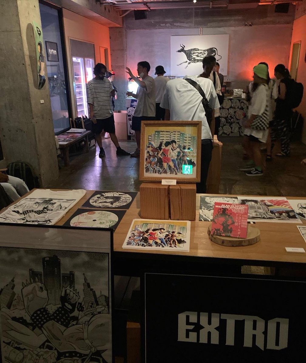 alan_oldham's tweet photo. Scenes from my first-ever ART EXHIBIT “Massive Dynamic” going on NOW at #NickJerky, Kobe, JAPAN! Sponsored by #Extro! Pics by @djkaoll, and that is her in my prototype dress design 😍 Arigato! #art #design #alanoldham #kobe #japan #afrofuturism #detroittechno https://t.co/HvNkhWlvhT