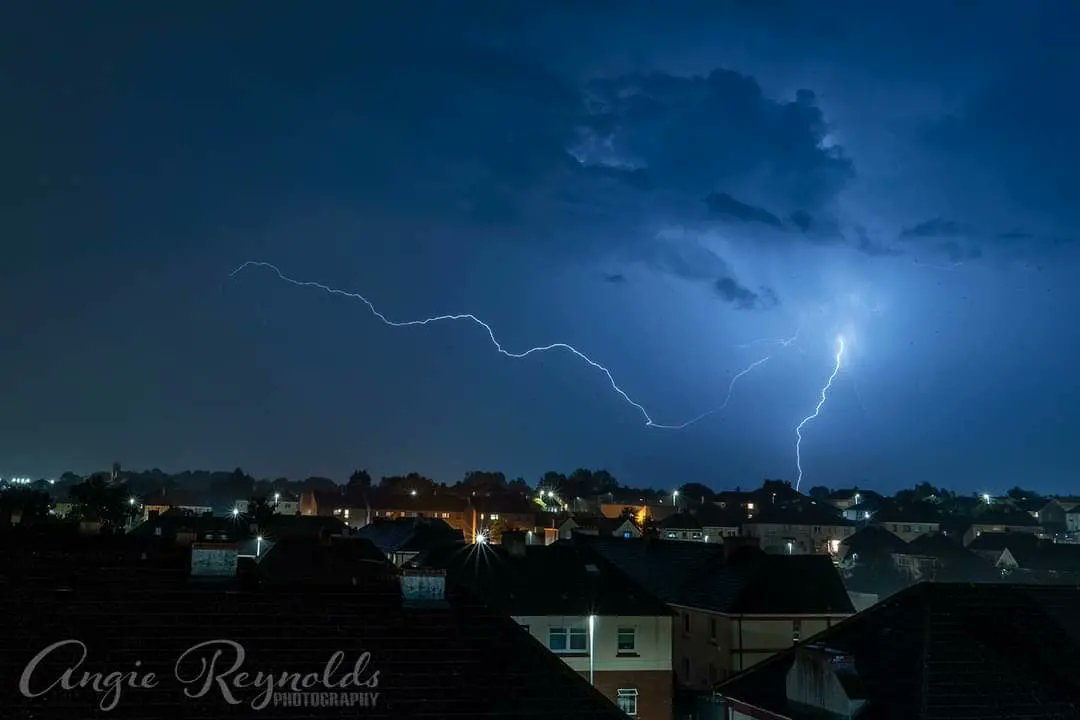 angie_R's tweet photo. #lightening over Wishaw tonight looking towards Cambusnethan Church
#weather #BBCWeatherWatcher  #BBCWeather https://t.co/gQHuVactfY