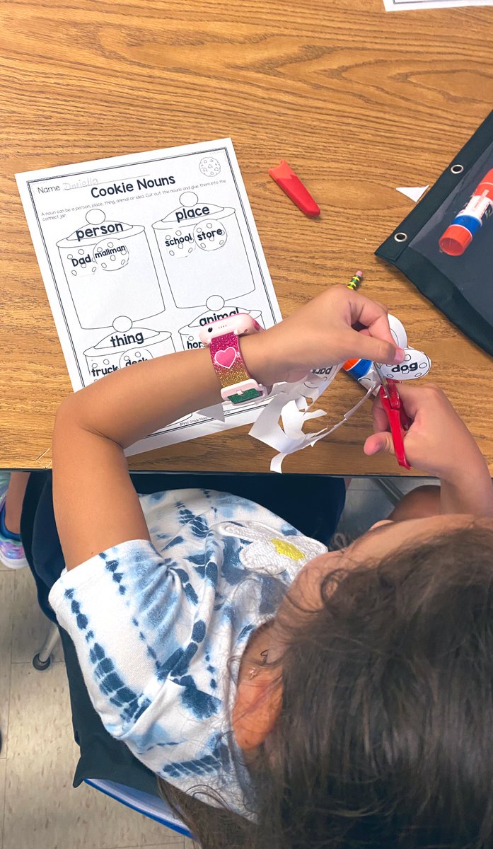 MissKetis's tweet photo. Nouns are much more fun when they’re cookies! Which jar does the cookie belong in? Ask one of these first graders😊🍪 @LaurelOakElem https://t.co/rWrKjCUMhg