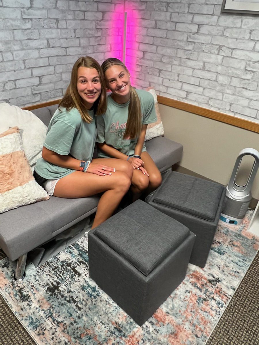 AKendeighKETV's tweet photo. Fun, emotional day - Dropped our oldest at college - shine bright @CarlyKendeigh - the sky’s the limit!!  Have a blast Carly &amp; @avaholly4 !!! https://t.co/D5geEJyP5N