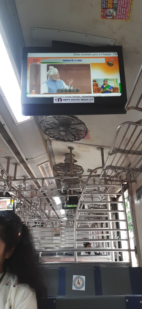 priyapandey1999's tweet photo. Celebration of #AzaadiKaAmritMahotsav
PM @narendramodi giving speech at #laalkilla on the ocassion of #75thIndepdenceDay
This speech is getting broadcasted in #mumbailocal
#mumbaikar
#localtrainlife
#pmnarendramodi
#flaghoisting https://t.co/LBwkoIgpon