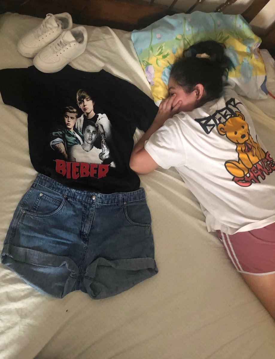 belieberkau's tweet photo. eu to assim esperando o show do justin bieber https://t.co/gtXoa41tRF