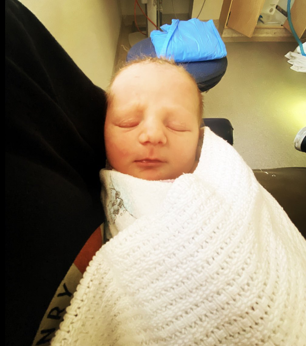 caIzu_'s tweet photo. IM A FATHER
WELCOME TO THE WORLD MY SWEET
MIA MAREE SMITH🌸💕
15/08/2022 7:23am 2.985kg 52cm https://t.co/vkmCSzCcJW