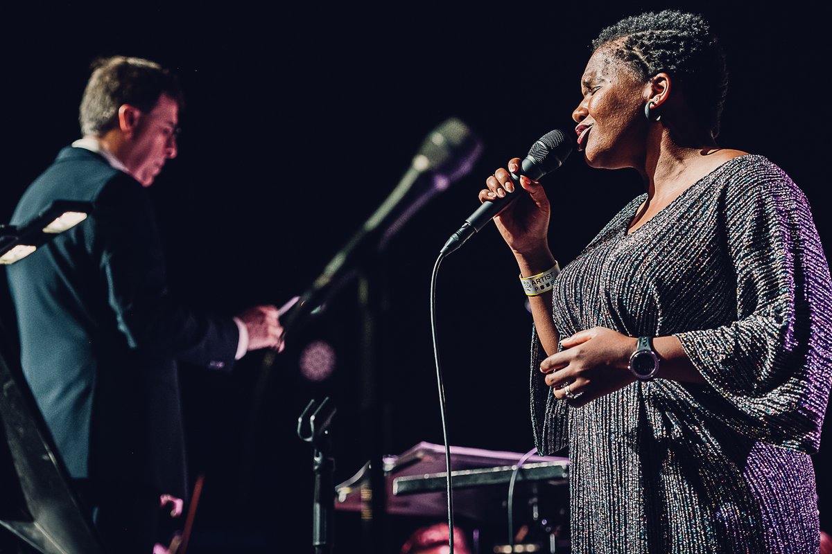 JazzMiddelheim's tweet photo. Toots Thielemans, die dit jaar 100 jaar zou zijn geworden, zou trots zijn op de spectaculaire hommage die door het Brussels Jazz Orchestra en het Metropole Orkest op Jazz Middelheim aan hem werd gewijd. Zijn muziek zal voor altijd onze harten beroeren. ❤️

#toots100 https://t.co/PN4OHe8Nzy