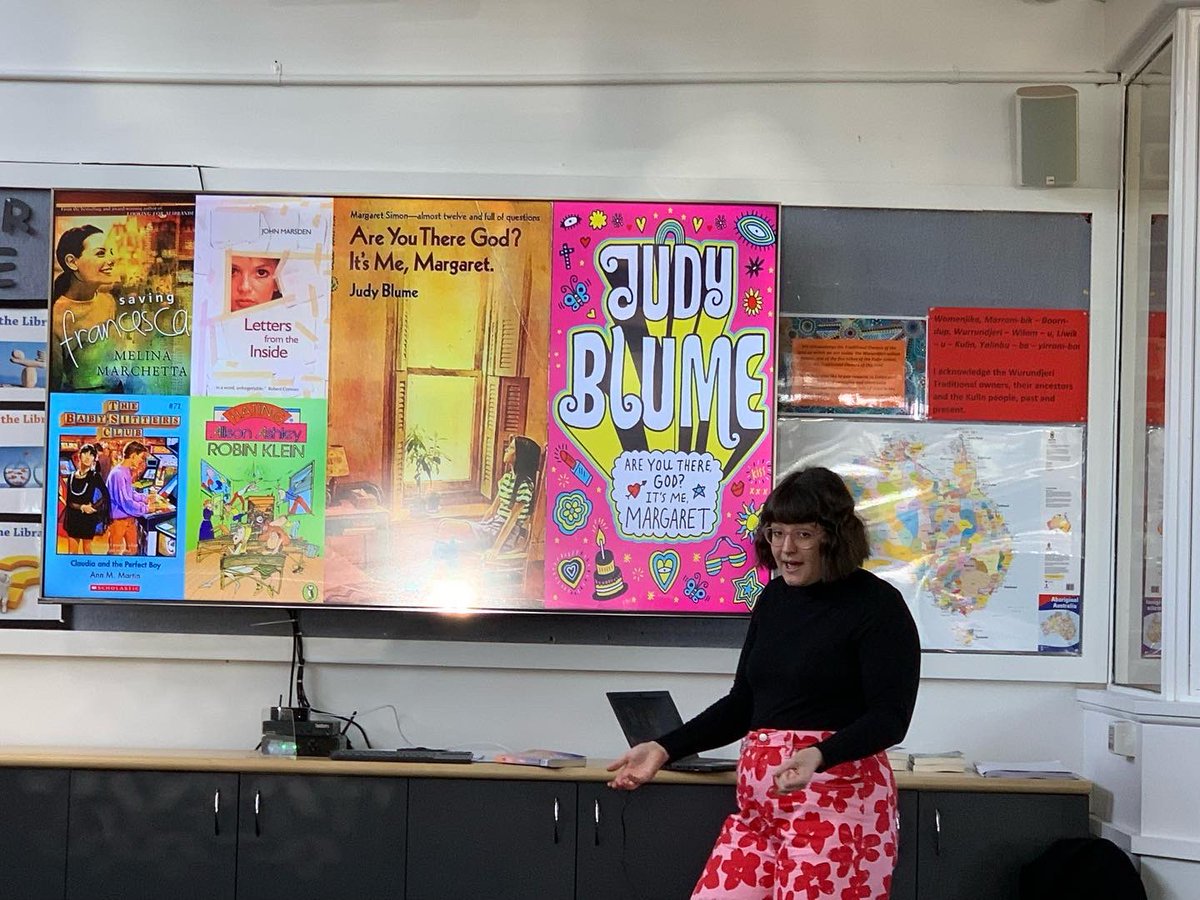 karyswrites's tweet photo. Last week I was lucky enough to visit the Year 5s and 6s at Kew Primary School for their CBCA Book Week celebrations. I loved meeting these keen young bookworms and talking to them about reading, writing and growing up ⭐️⭐️⭐️ #allthelittletrickythings #cbcabookweek #cbca2022 https://t.co/ruEwjMu00S
