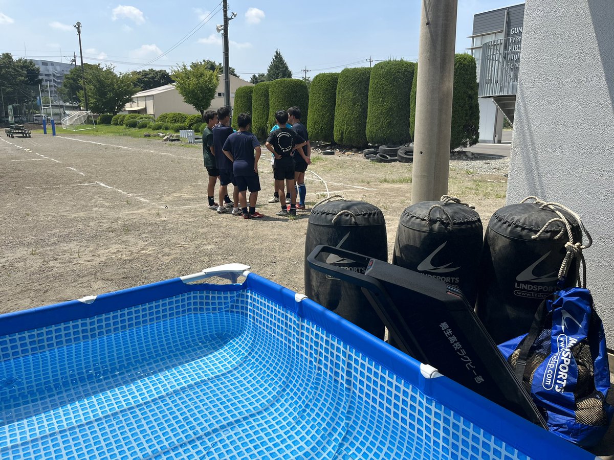 silky_hawks's tweet photo. 桐高ラグビー部に新しい練習道具が仲間入りしました~!!
とってもスタイリッシュです✨
この道具たちと共にさらに練習がんばります！
応援よろしくお願いします🏉

 #桐生高校ラグビー部
 #部費がもうありません https://t.co/aL7wL519BS