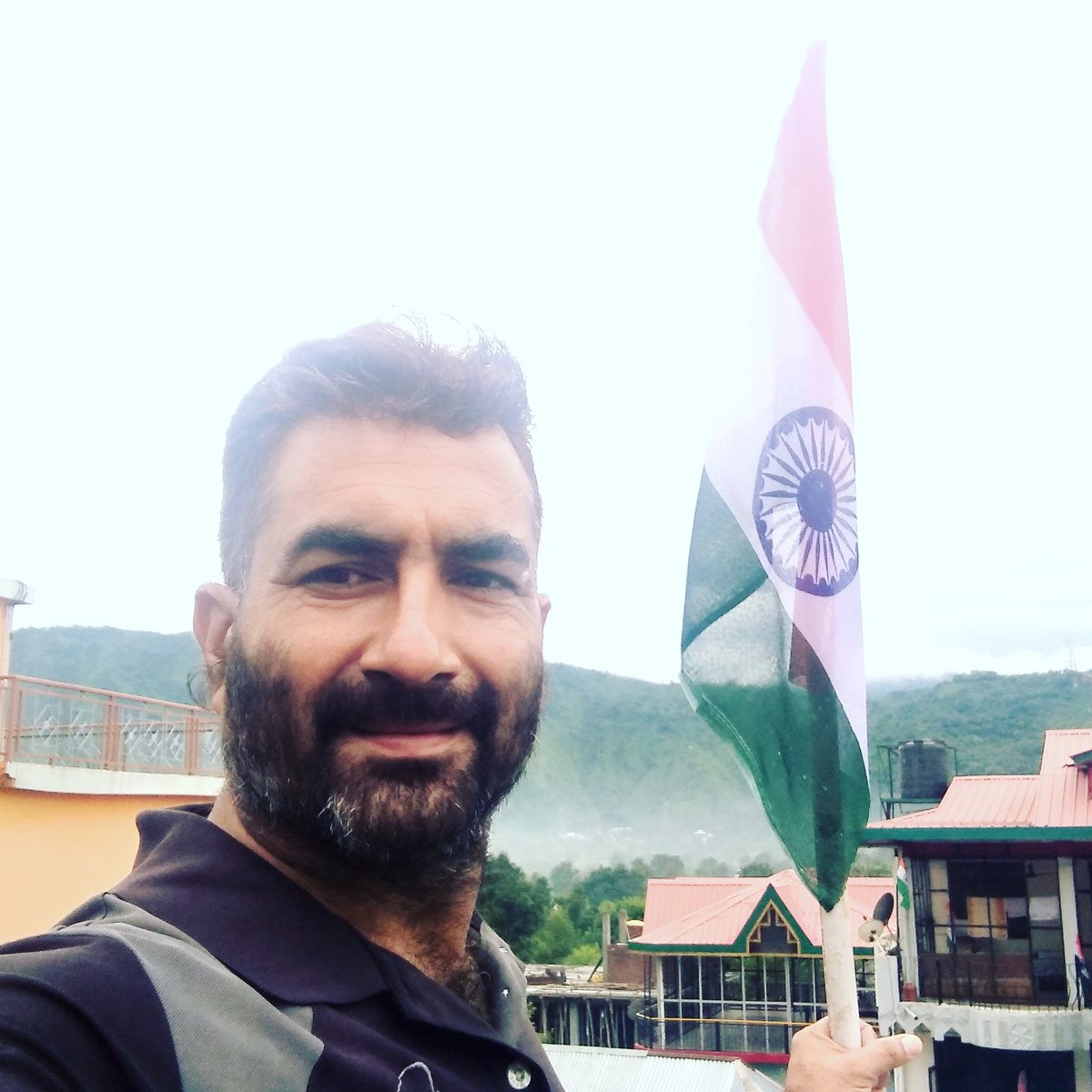 ravisuman2004's tweet photo. #HarGharTiranga https://t.co/USel7YeR5s
