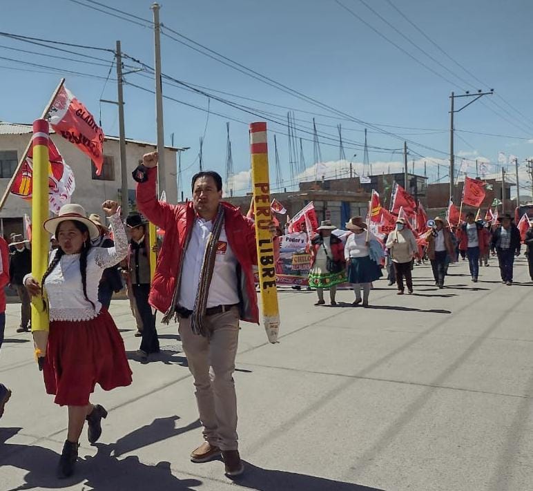 RegionCuscoPL's tweet photo. A pasos firmes y desafiando a la corrupción, Saúl Sánchez Región Cusco y Gladys Chilo por Espinar, en apertura de local de Perú Libre  Espinar.
@VLADIMIR_CERRON @GuidoBellidoU @WaldoSalinasEs2 @PERU_LIBRE1 https://t.co/STGyCoJ7UU