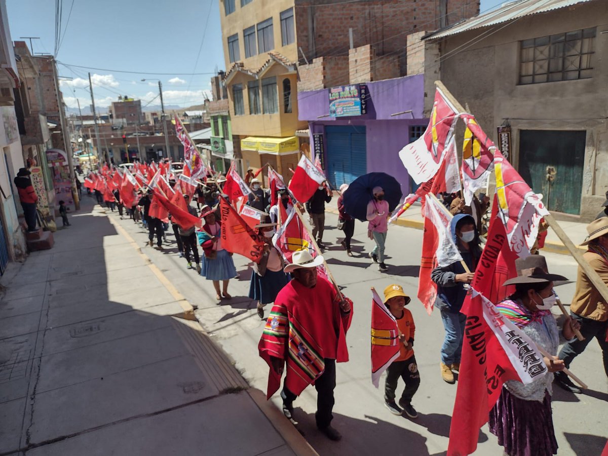 RegionCuscoPL's tweet photo. A pasos firmes y desafiando a la corrupción, Saúl Sánchez Región Cusco y Gladys Chilo por Espinar, en apertura de local de Perú Libre  Espinar.
@VLADIMIR_CERRON @GuidoBellidoU @WaldoSalinasEs2 @PERU_LIBRE1 https://t.co/STGyCoJ7UU