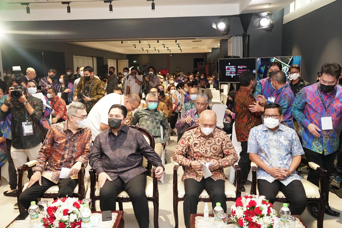 BadanPangan's tweet photo. Kepala NFA bersama Menteri @KemenBUMN, Menteri @KemenkopUKM, dan Ketua @KADIN_Indonesia hadiri Retail Summit di pusat perbelanjaan Sarinah, Jakarta (15/8).

#SinergiPangan #FoodWaste #MerdekaPangan https://t.co/bq5RL1jnM4