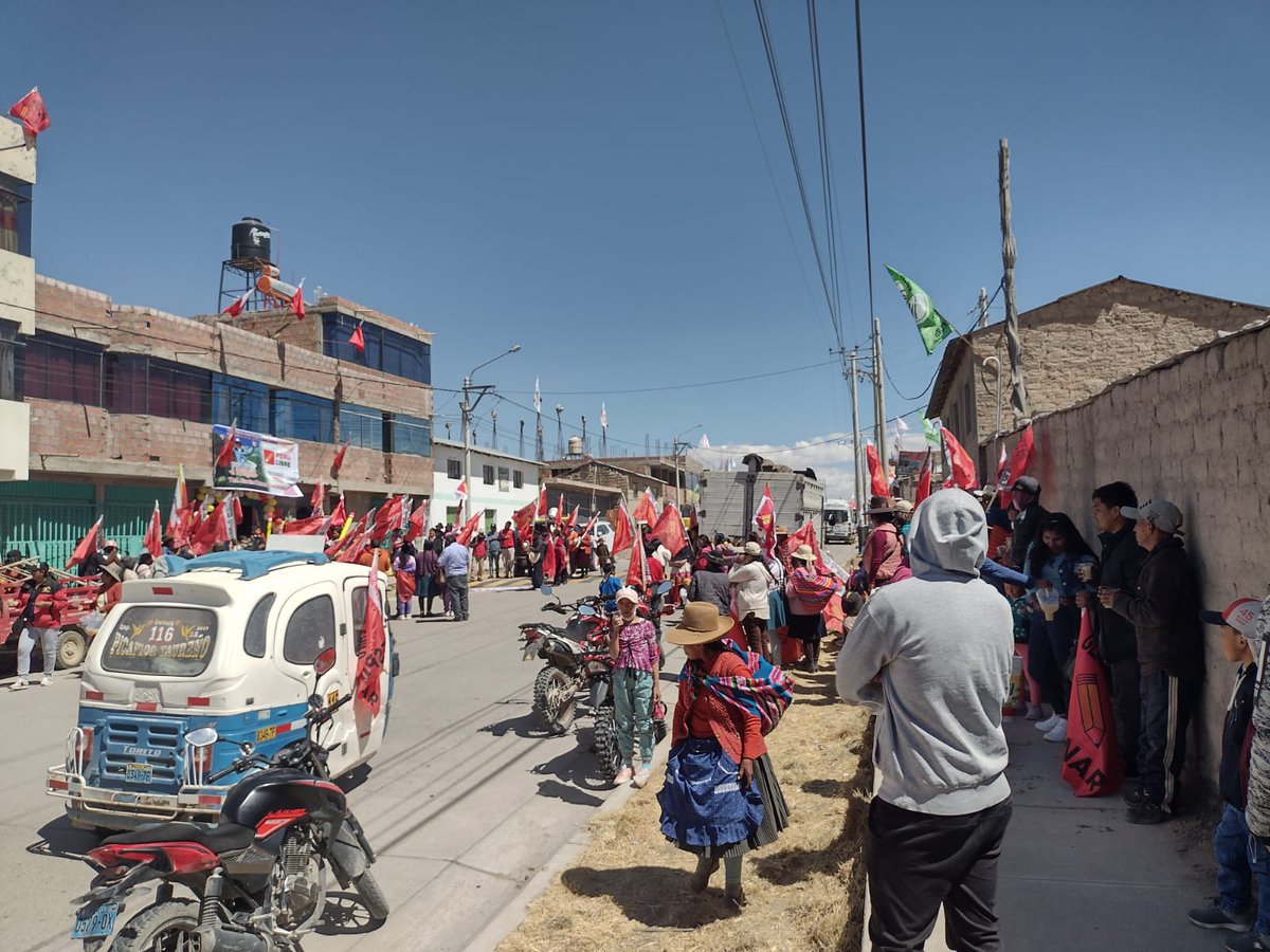 RegionCuscoPL's tweet photo. A pasos firmes y desafiando a la corrupción, Saúl Sánchez Región Cusco y Gladys Chilo por Espinar, en apertura de local de Perú Libre  Espinar.
@VLADIMIR_CERRON @GuidoBellidoU @WaldoSalinasEs2 @PERU_LIBRE1 https://t.co/STGyCoJ7UU