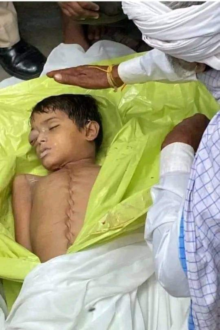 प्राकृतिक का देन जल मे कोई लकीर नहीं खिच सकता लेकिन ब्राम्हणवाद मानसिकता के कारणों से जल मे भी लकीर खींचा जा सकता है काश तुम्हें  इस देश के छुवाछुत ब्राम्हणवाद मानसिकता अनुभव हुआ होता ब्राम्हणवाद मानसिकता से अन्धभक्त स्वर्ग जा सकता है लेकिन देश भी नरक कि ओर जायेगा।।