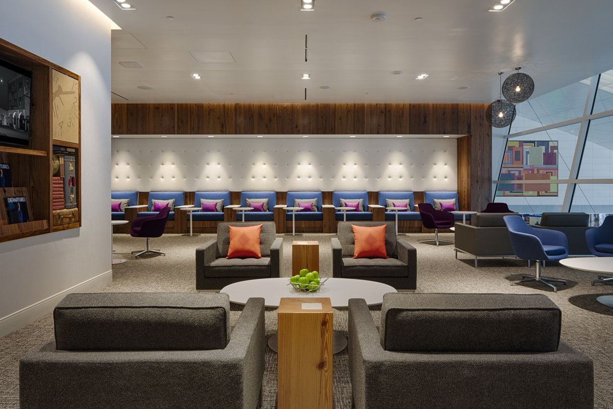 lounge_review's tweet photo. Experience @AmericanExpress’ signature amenities--complimentary hot meals conceived by Award-winning chef @deanfearing &amp; a full bar with a generous range of wines, beers, &amp; creative cocktails designed by @mixography Jim Meehan at the DFW Centurion Lounge 
https://t.co/tZca6Bjgi8 https://t.co/yyTifRfLPs
