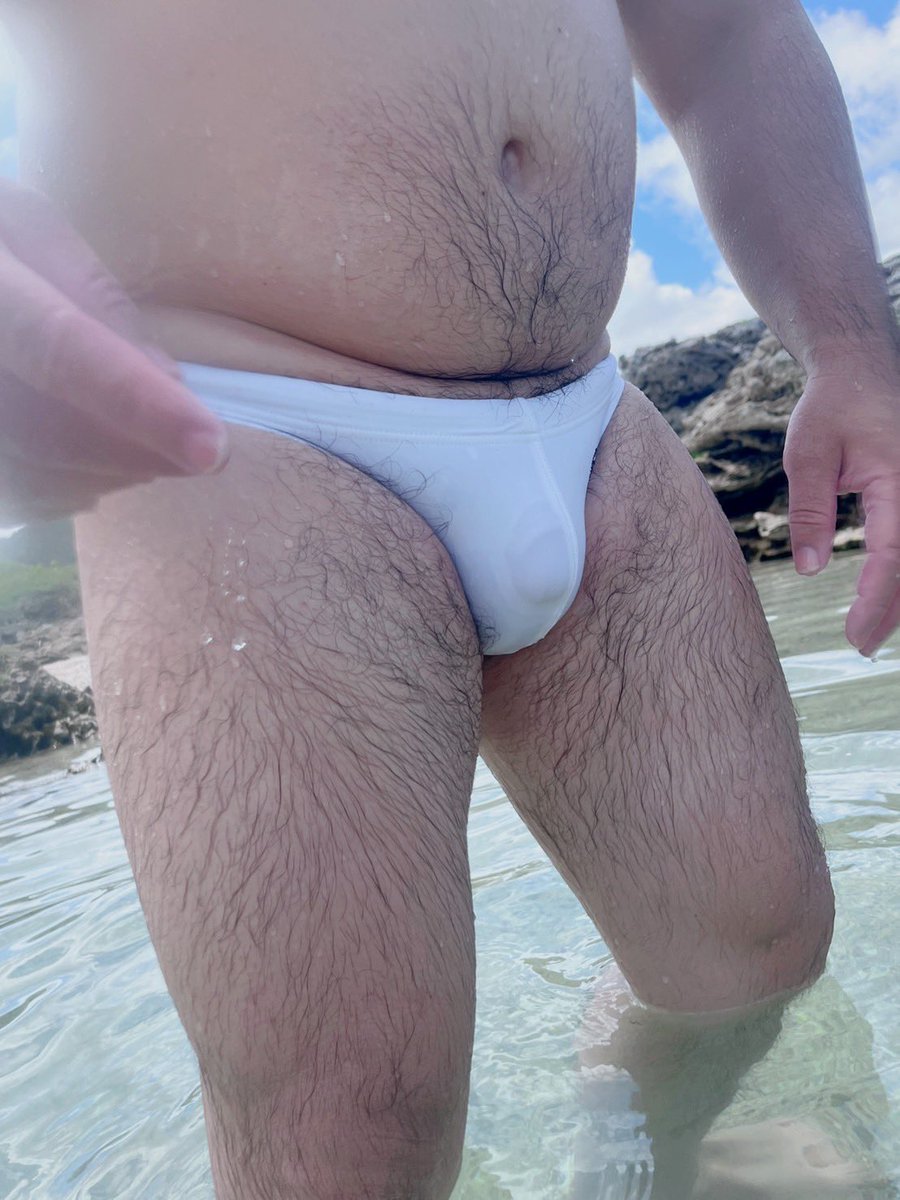 噗哈哈哈~我真的得換一條泳褲了！XD