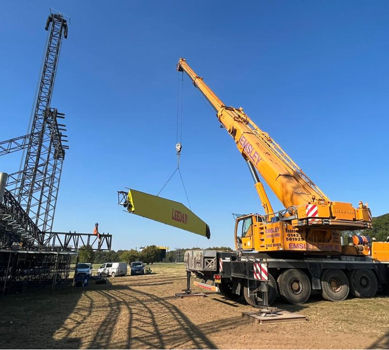 Who is ready for @officialrandl? 🙋
Under 2 weeks to go...

Here's our 25m stage with a TZ roof and goalposts. The roof has been raised by motors, such technical work, by such skilled crew! Shout out to the team who have worked so incredibly in this heat! 🔥