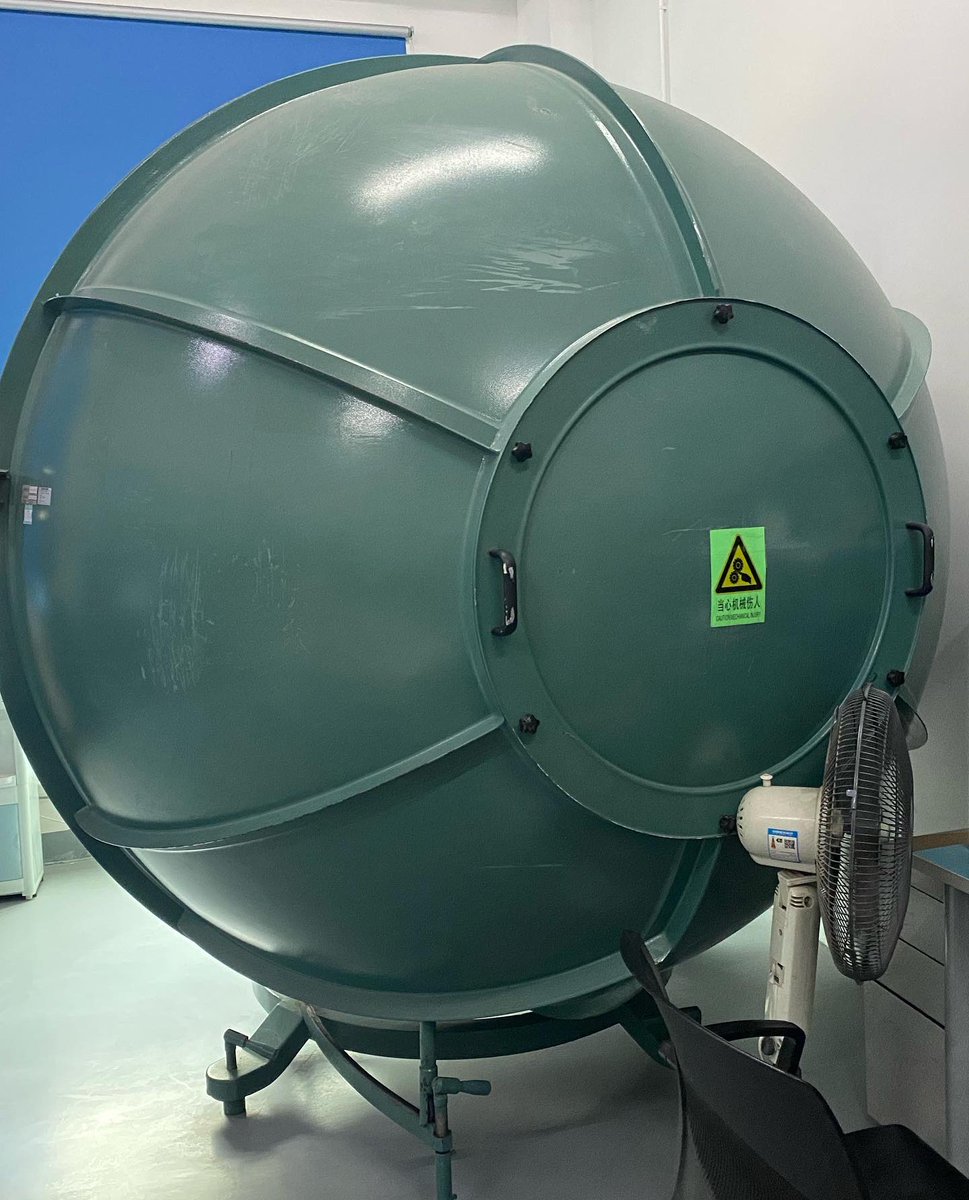 Olia_kkxx's tweet image. The rice cooker in picture 1 is not for cooking, but for testing LEDs.
The rice cooker cooks rice quickly because of its high temperature and pressure. Our laboratory use it to “cook” LEDs with ink to test the quality of LEDs.#LED #ledtest