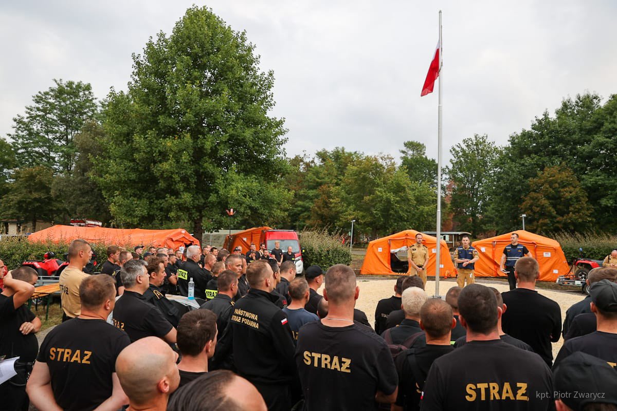 KGPSP's tweet photo. #MisjaFrancja 🇵🇱🇫🇷
Po porannej odprawie do działań 👨🚒💪
@MSWiA_GOV_PL
@ABartkowiak_PSP
@PompiersFR
@eu_echo #EUCivPro #euecho #EUSavesLives #civpro https://t.co/pwAlor7ODh
