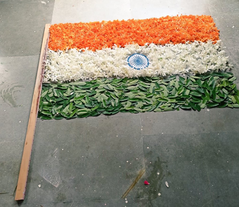 JK_NRLM's tweet photo. 🇮🇳 #SHG members  from Block Bhalwal, Distt Jammu celebrated 76th #IndependenceDay with great zeal &amp; patriotism by hoisting the National Flag ,making flower Rangoli &amp; singing the National Anthem.@indukanwal @OfficeOfLGJandK
@AvnyLavasa @dcjammuofficial @MoRD_GoI @mopr_goi @diprjk https://t.co/yVgfdxXbBh