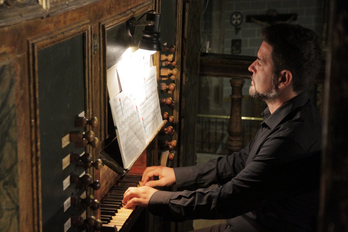 festivalcamino's tweet photo. Simone Gullì. La Chacona antes de Bach en la Iglesia parroquial de #Berdún. 🎼 #31FICS 🎵 @DPHuesca @AytoJaca @cJacetania @FestClasica @museojaca https://t.co/tkk8kRNKYC