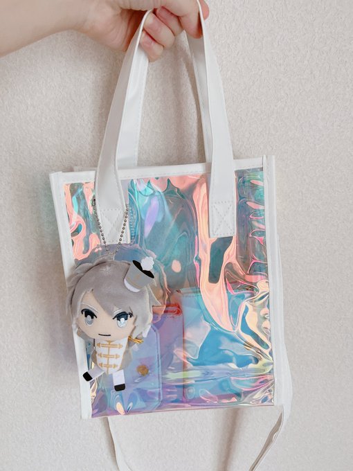 DAISOのちょっとお高いやつみたいなとこで500円で売ってたバッグめちゃ可愛くない?サイズもちょうど良くて最高これに付いてる紐を7周年イベトートに使おうと思ってるちょうど良さそう 