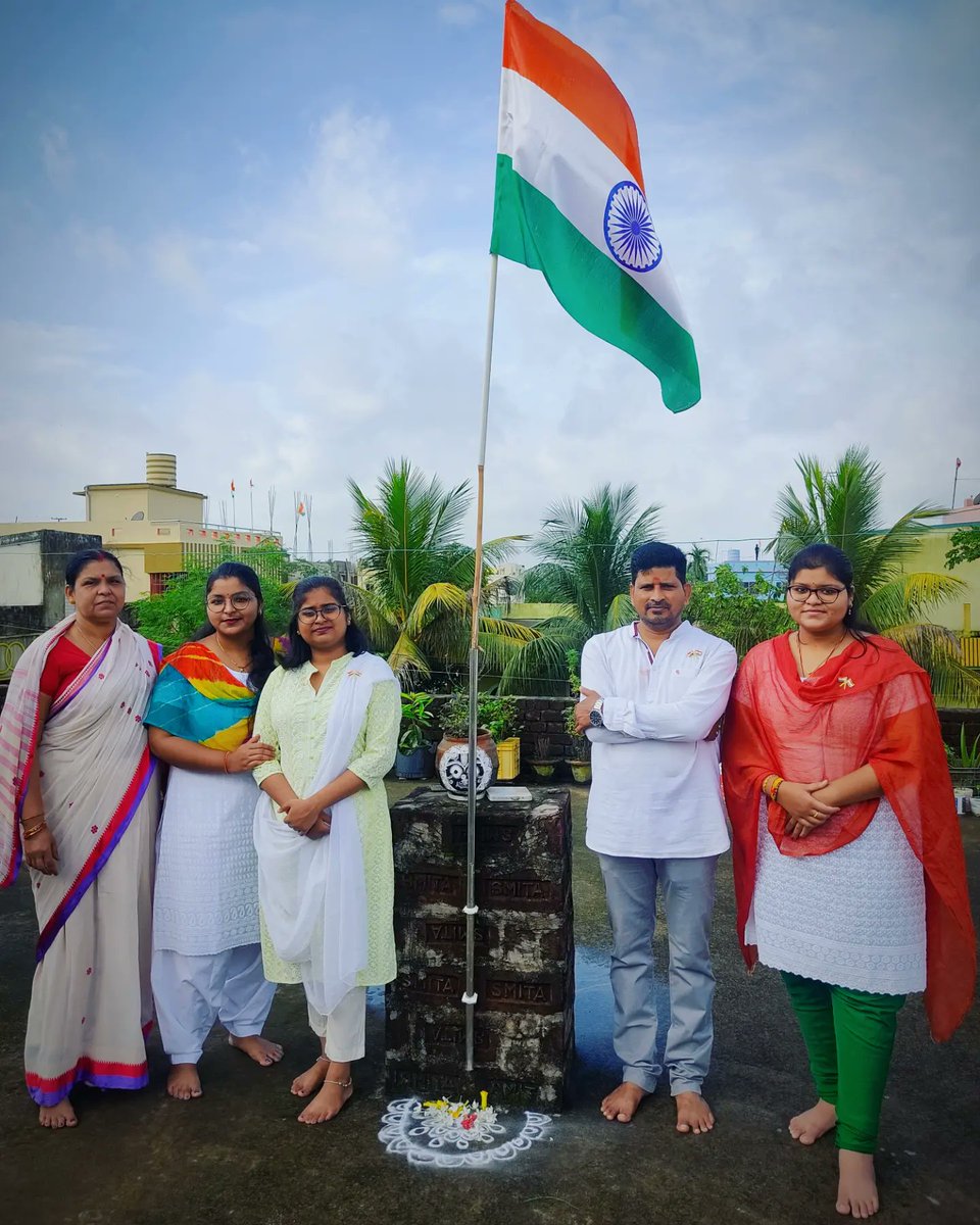 SonaliPangari's tweet photo. #har_ghar_triranga🇮🇳
#azadi_ka_amrut_mahotsav❤️
#75thyearsofIndependence🙋🏻♀️
.
@MousumiPangari
@lipi_pragyan https://t.co/FsH1v1aSqU