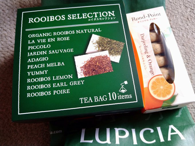 クルミッ子もワンピースコラボ。何故。 