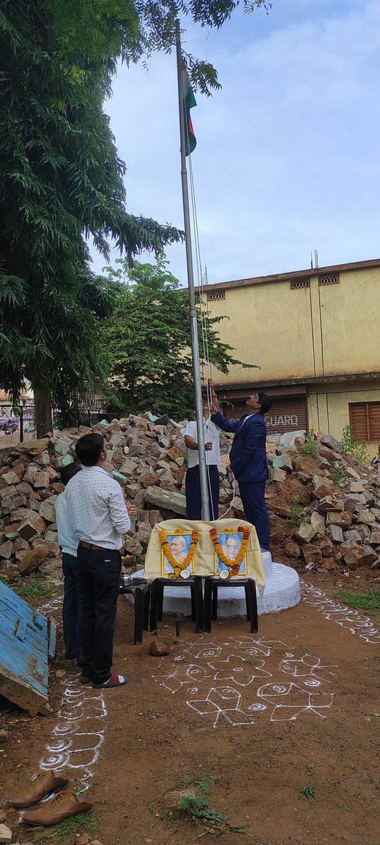 micramdurg's tweet photo. Today 15-08-2022 celebrated the Flag hosting program Azadi Ka Amrit Mahotsav   in our Taluk Panchayath Ramdurg, Belgaum district. Attended TP and mic all staff with EO sir. @micramdurg @DMirjannavar @dmBelagavi @WelfareBelagavi @DOMGOK https://t.co/wlzGzWNYJZ