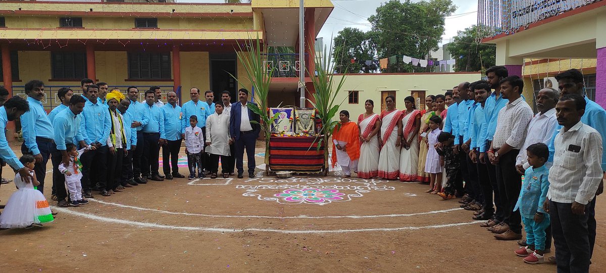 micramdurg's tweet photo. Today 15-08-2022 celebrated the Flag hosting program Azadi Ka Amrit Mahotsav   in our Taluk Panchayath Ramdurg, Belgaum district. Attended TP and mic all staff with EO sir. @micramdurg @DMirjannavar @dmBelagavi @WelfareBelagavi @DOMGOK https://t.co/wlzGzWNYJZ