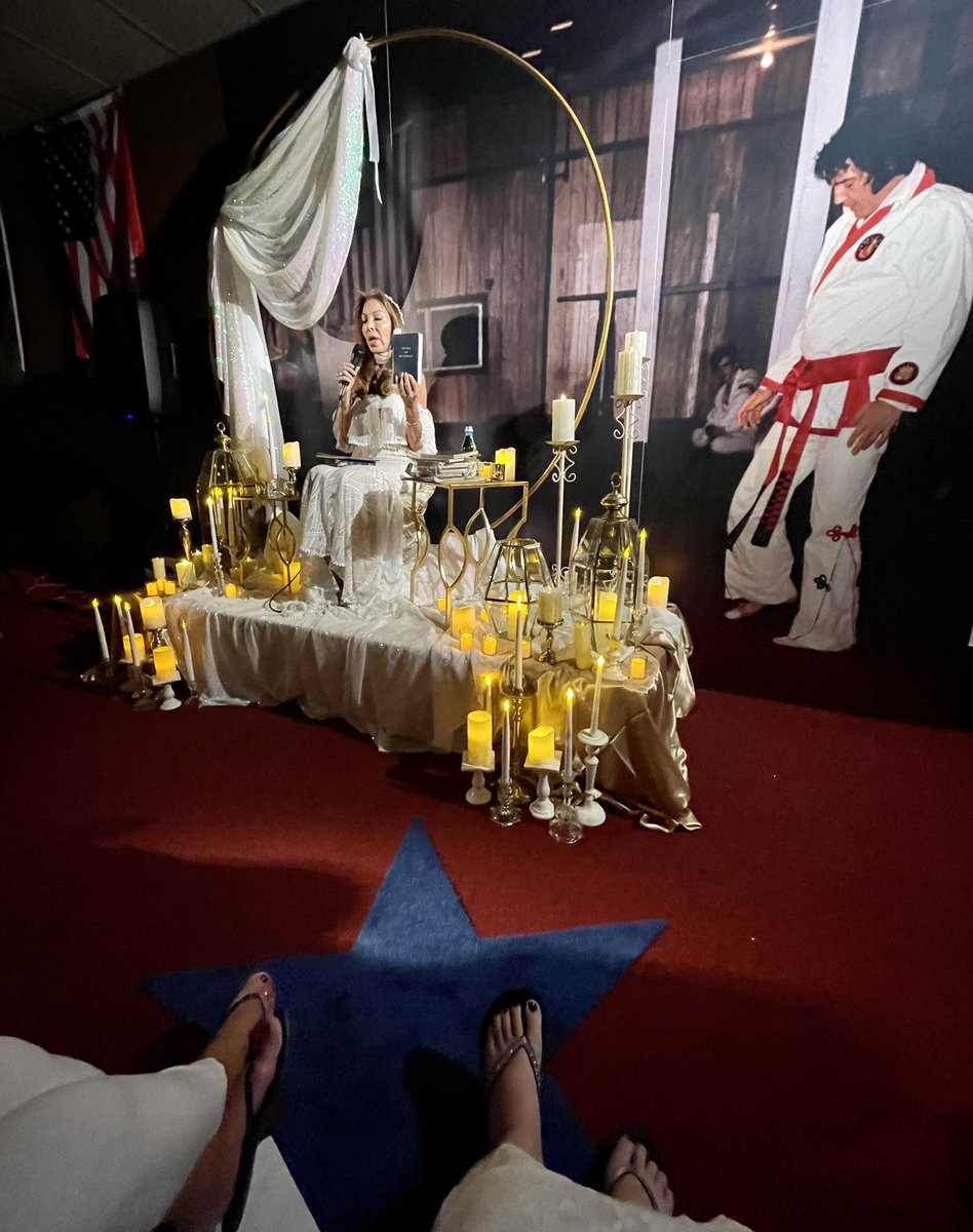 DeenasDays's tweet photo. The Spiritual Side of Elvis with Mindi Miller. It was a truly special night … plus I got to see Ted Torres perform for a third time this week!
#ElvisWeek45 #Memphis
#Elvis #TCB⚡️🐅 #ElvisWeek
#Graceland #HappiestPlaceOnEarth
#ElvisWeek2022 https://t.co/8M93KUtCJQ