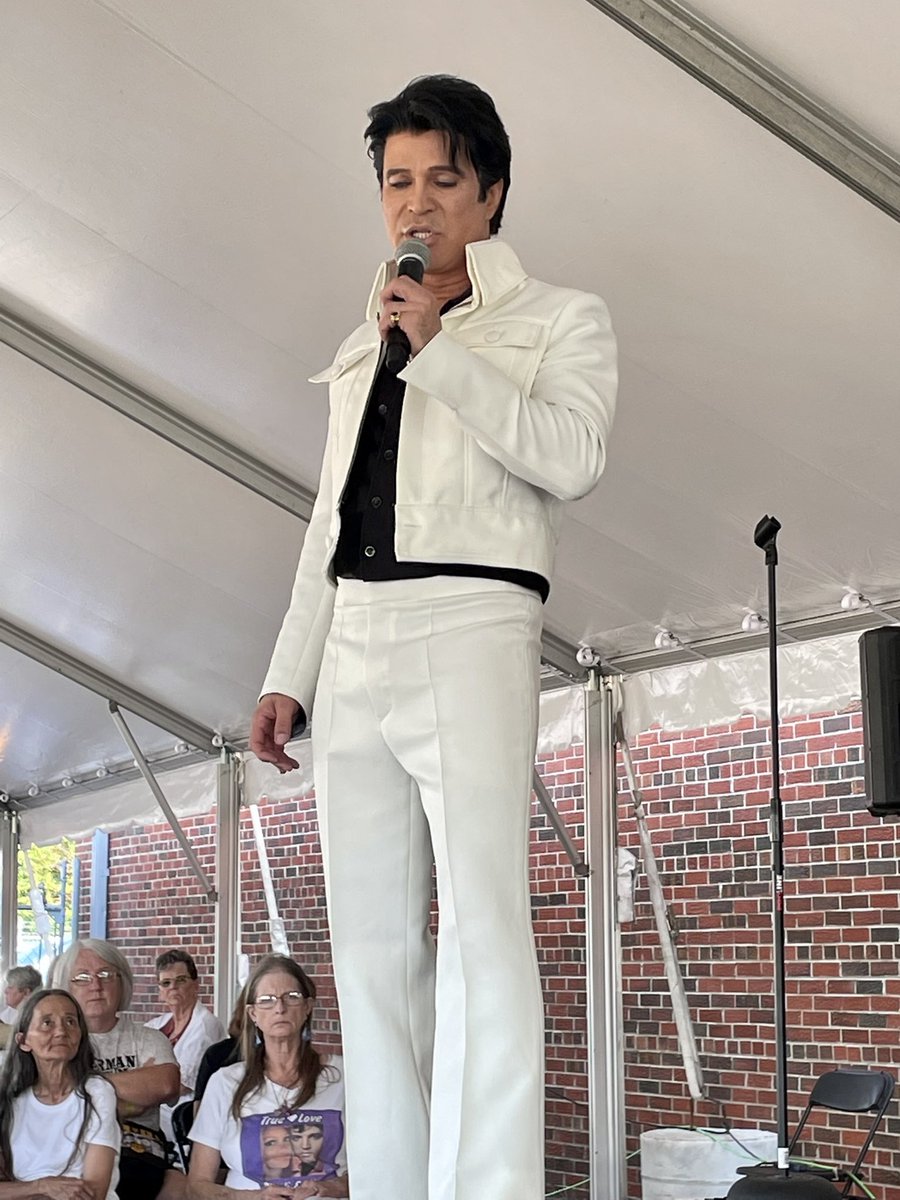 DeenasDays's tweet photo. The Spiritual Side of Elvis with Mindi Miller. It was a truly special night … plus I got to see Ted Torres perform for a third time this week!
#ElvisWeek45 #Memphis
#Elvis #TCB⚡️🐅 #ElvisWeek
#Graceland #HappiestPlaceOnEarth
#ElvisWeek2022 https://t.co/8M93KUtCJQ