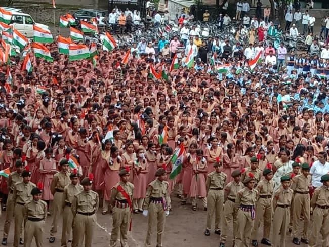 ABVPBaramati's tweet photo. सासवड जि.बारामती येथील वाघीरे महाविद्यालयात भारतीय स्वातंत्र्याच्या अमृत महोत्सवानिमित्त ध्वजारोहण समारंभास अभाविप प्रदेशमंत्री अनिल ठोंबरे प्रमुख वक्ता म्हणून उपस्थित होते. प्रसंगी शिक्षकवृंद व विद्यार्थ्यांस त्यांनी संबोधित केले. https://t.co/JVWqDyuTTv