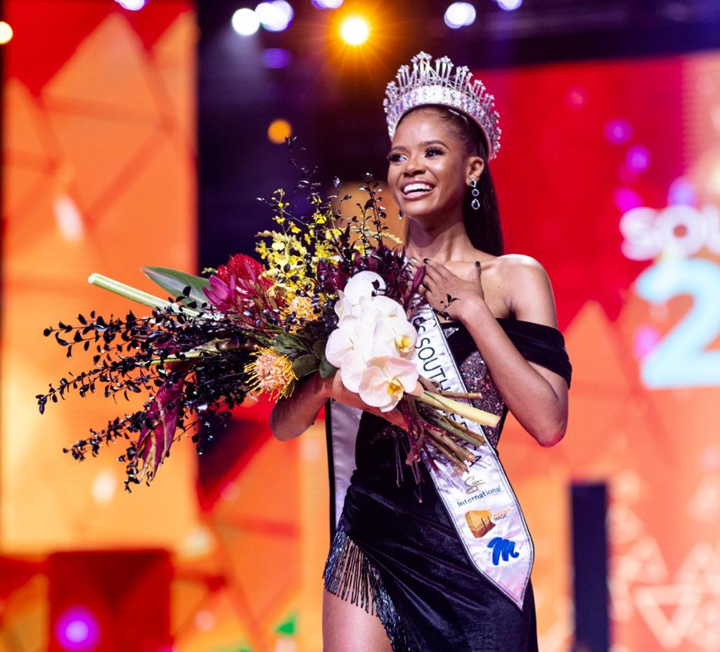 SecureExpressZA's tweet photo. Congratulations to @Ndavi_Nokeri our newly crowned Miss South Africa 2022! We are celebrating women doing amazing things, this Women's Month๐
#secure #ryde #download #register #ryde #app #secureexpress #safetyfirst
#Official_MissSA #MissSA2022 #ndavinokeri #WomensMonth https://t.co/KpcfIqXDkU