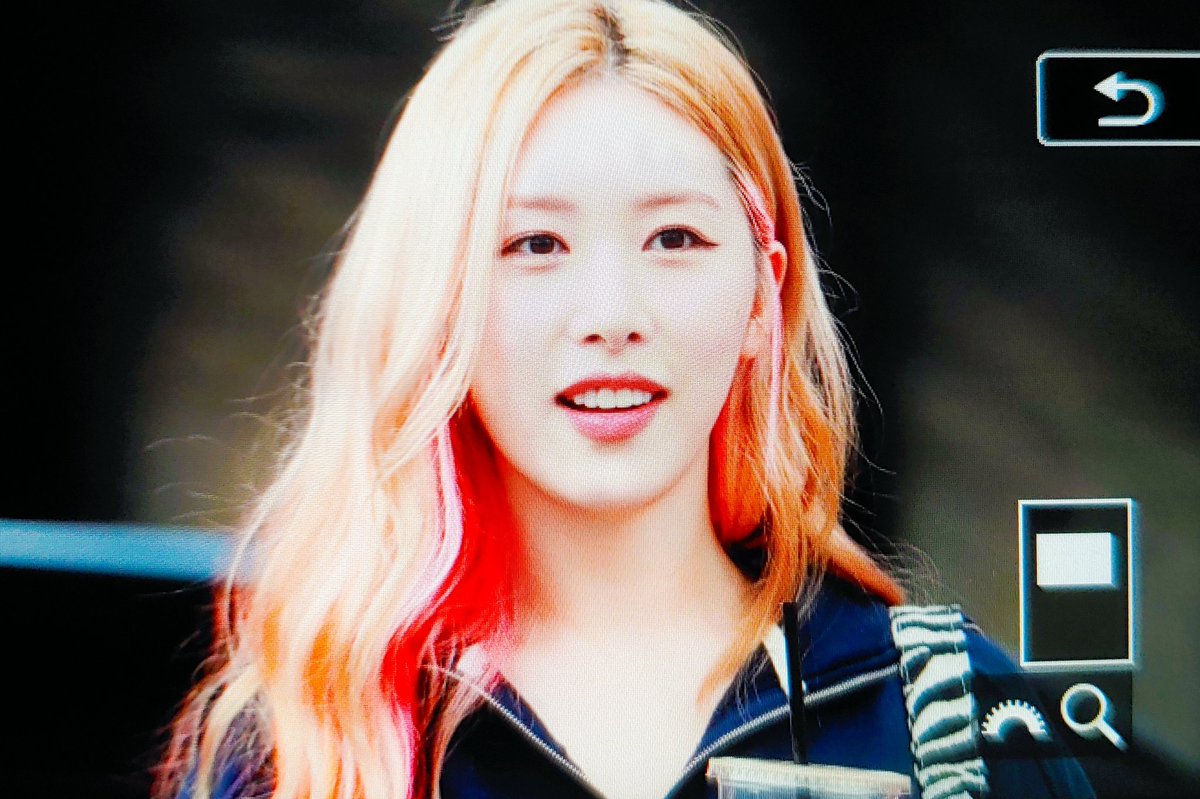 Beyond_TheLine_'s tweet photo. 220815 국가부 퇴근

반가운얼굴이랑 같이한 방송 ㅎ

#Hezz #헤즈
#Hezz_Churup #Churup
#홍의진 #HONGEUIJIN #SONAMOO #UNI_T https://t.co/TBbq2fbsVg