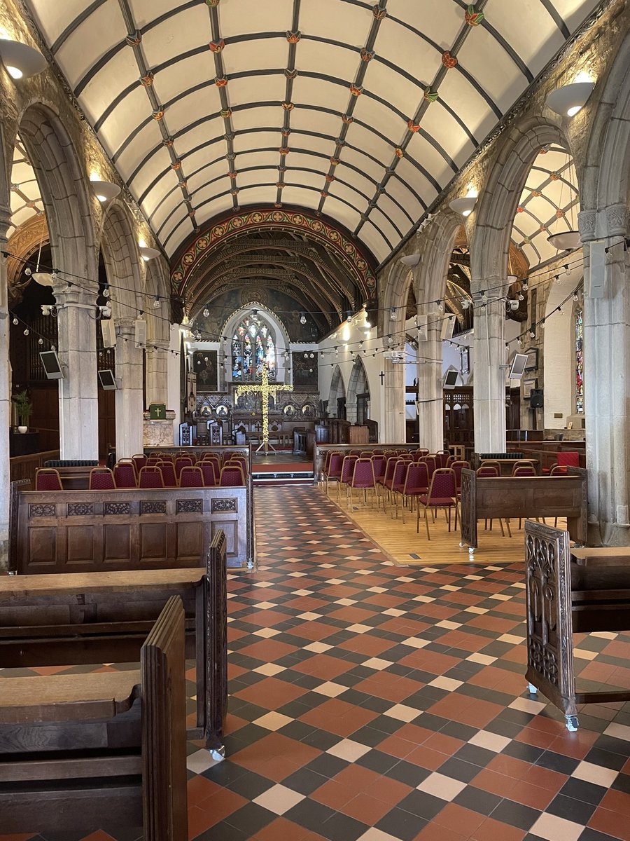 BethGrt69's tweet photo. I badly wanna get married in the church my parents got married in. Look how gorgeous it is https://t.co/bZnbz6ZTG2