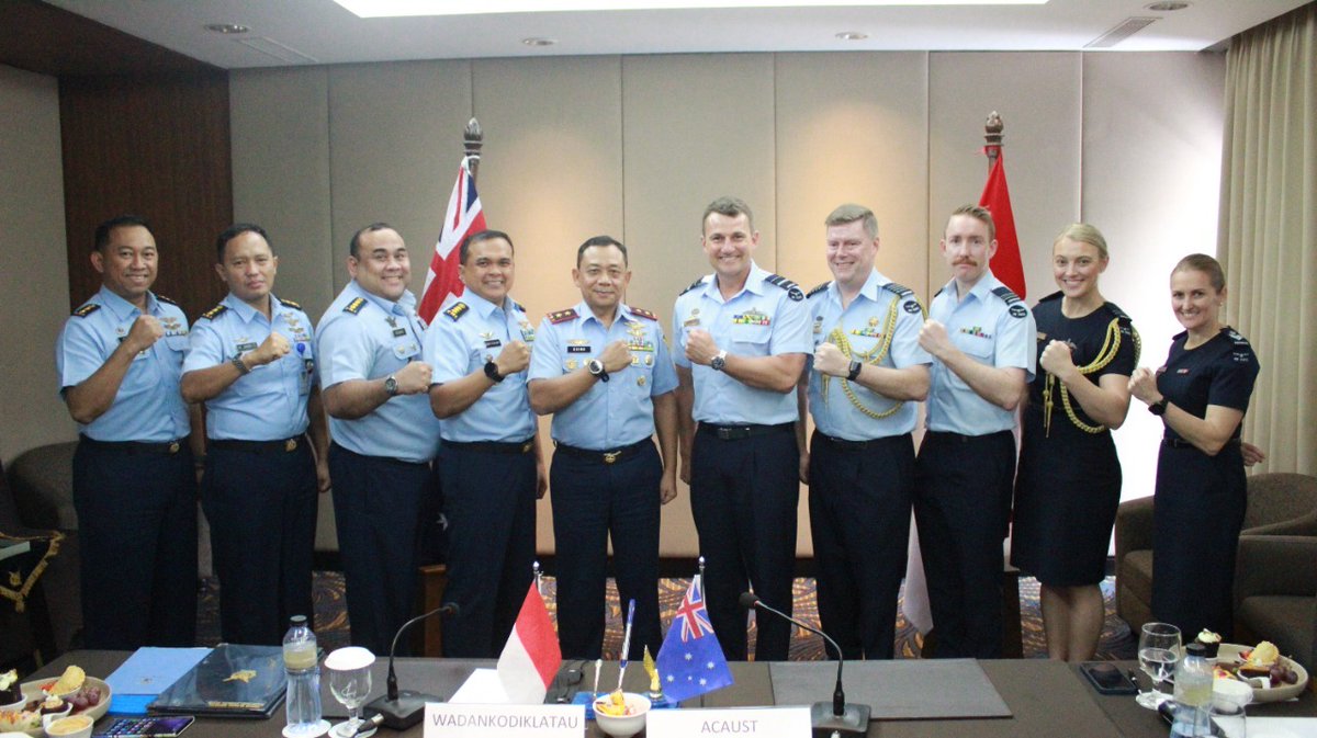 IKAHANid's tweet photo. .@RAAF_ACAUST AVM Darren Goldie had a great visit to ๐ฎ๐ฉ to meet with his counterpart AVM Eding Sungkana for 2022 Air Staff Talks in Yogyakarta. Thank you to @_TNIAU for the hospitality. We look forward to the cooperation initiatives agreed to #moresecuretogether https://t.co/VjvOFRfPA2